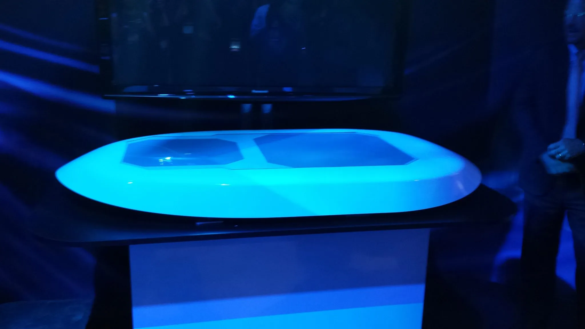 Panasonic wows with new phased array antenna for inflight Runway GirlRunway Girl